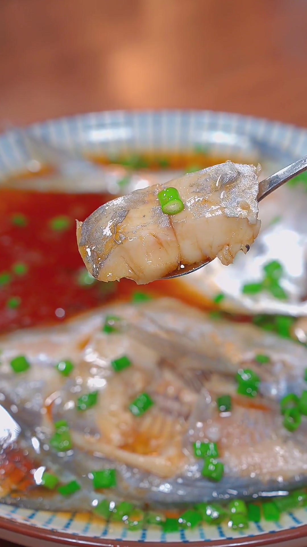 分享葱油鲳鱼做法,简单易学,鲜嫩好吃,快来试试