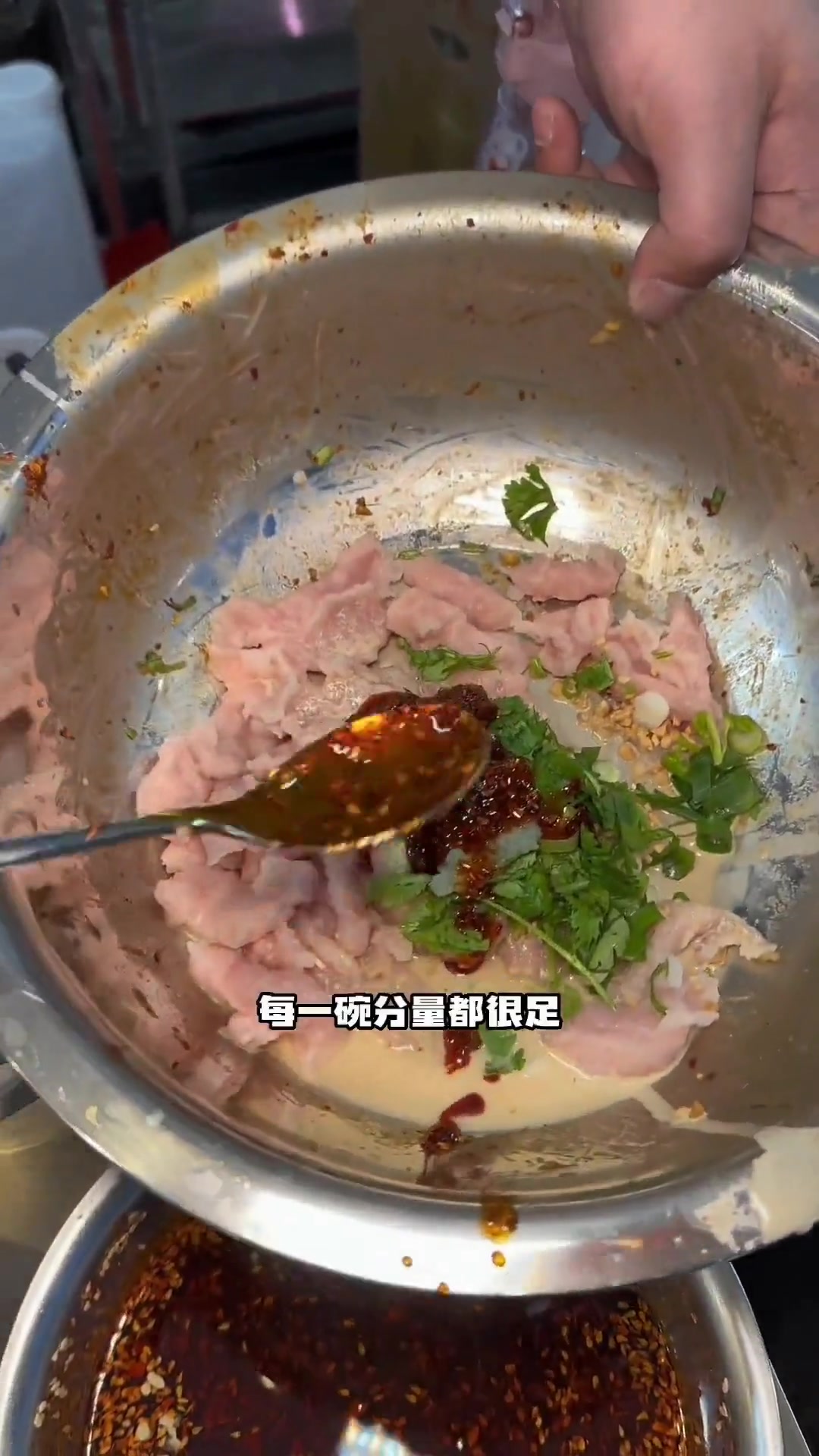 太火了!哈西万达夜市有超多好吃的,独此能吃福鼎肉片