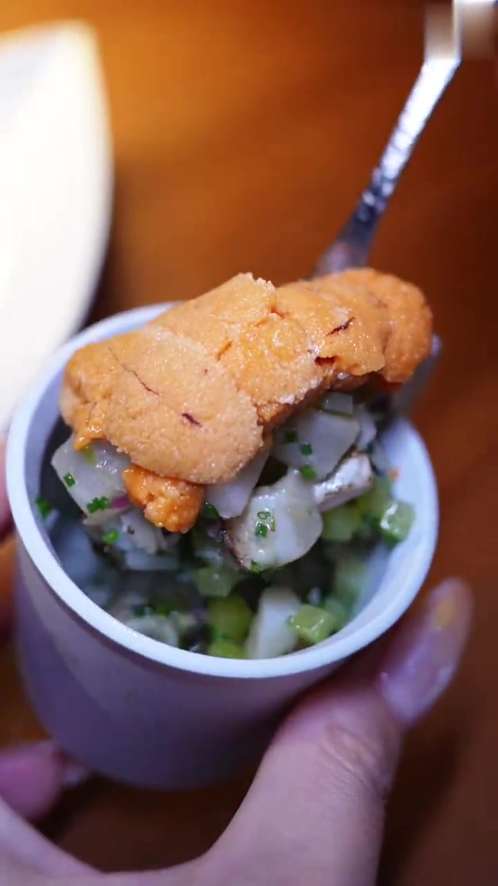 上海最难订西餐竟然是宁波菜。梭子蟹汉堡吃得爽歪歪。阁楼私人定制，一天一桌