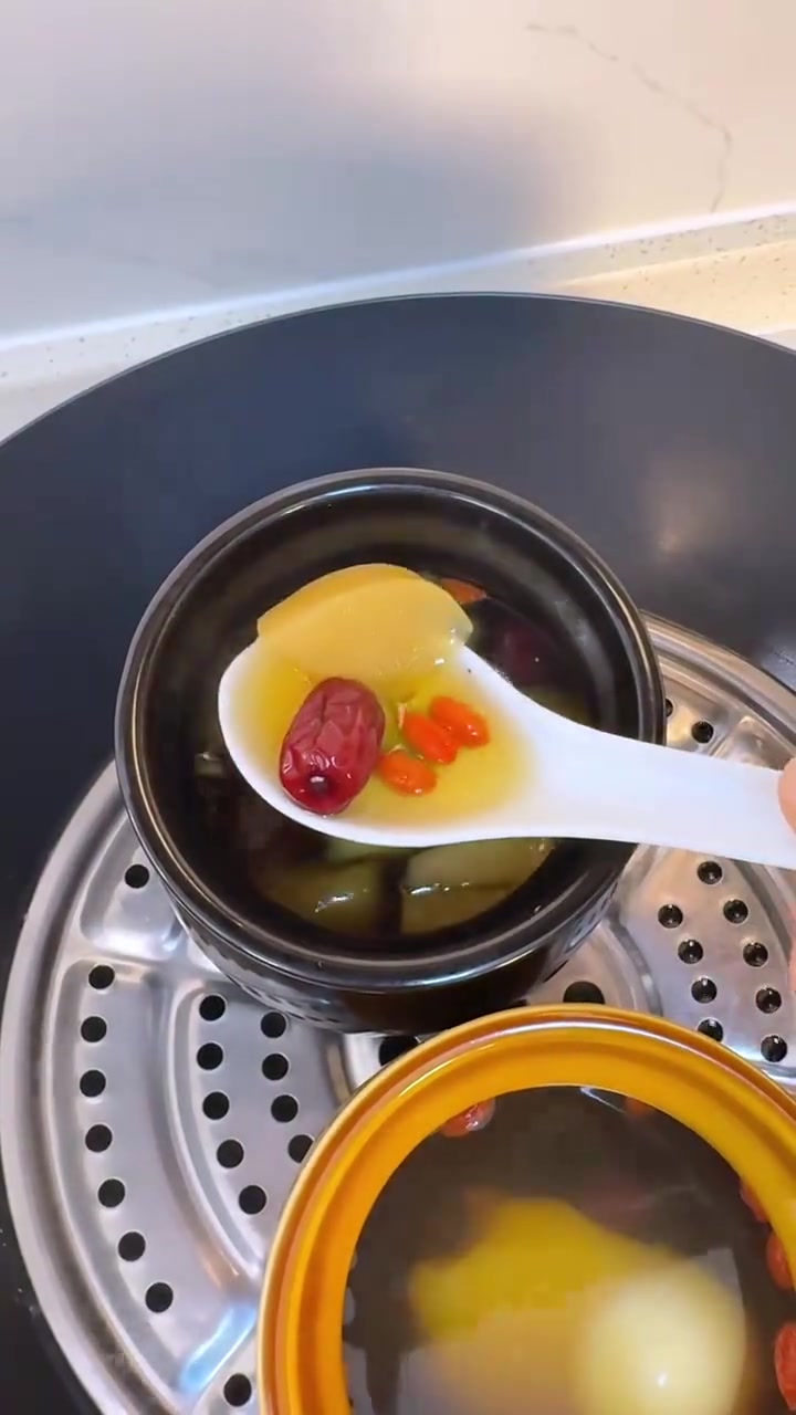 所有女生一定要学会的黄芪红枣鸡蛋汤,每天来上这么一罐,喝出好气色