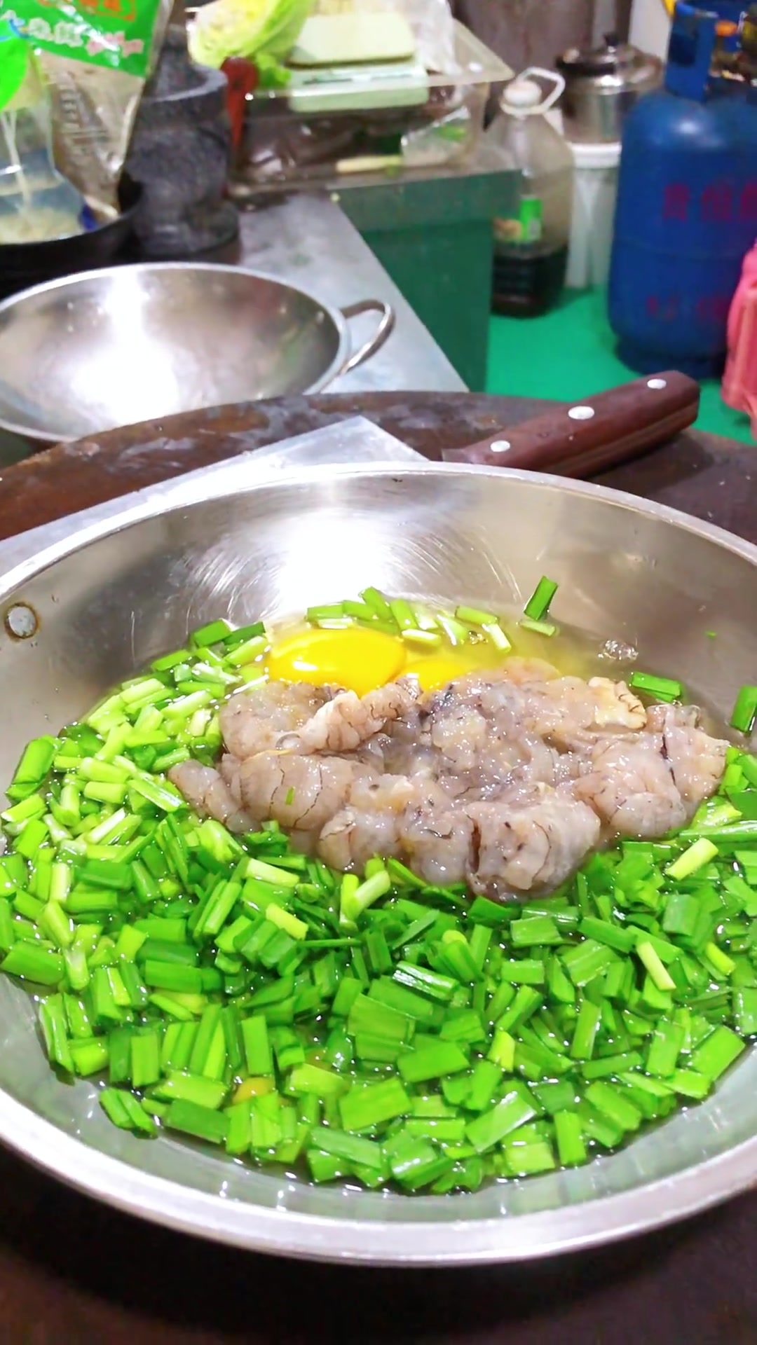 鲜嫩爬虾肉炒蛋,一道不可错过的家常菜