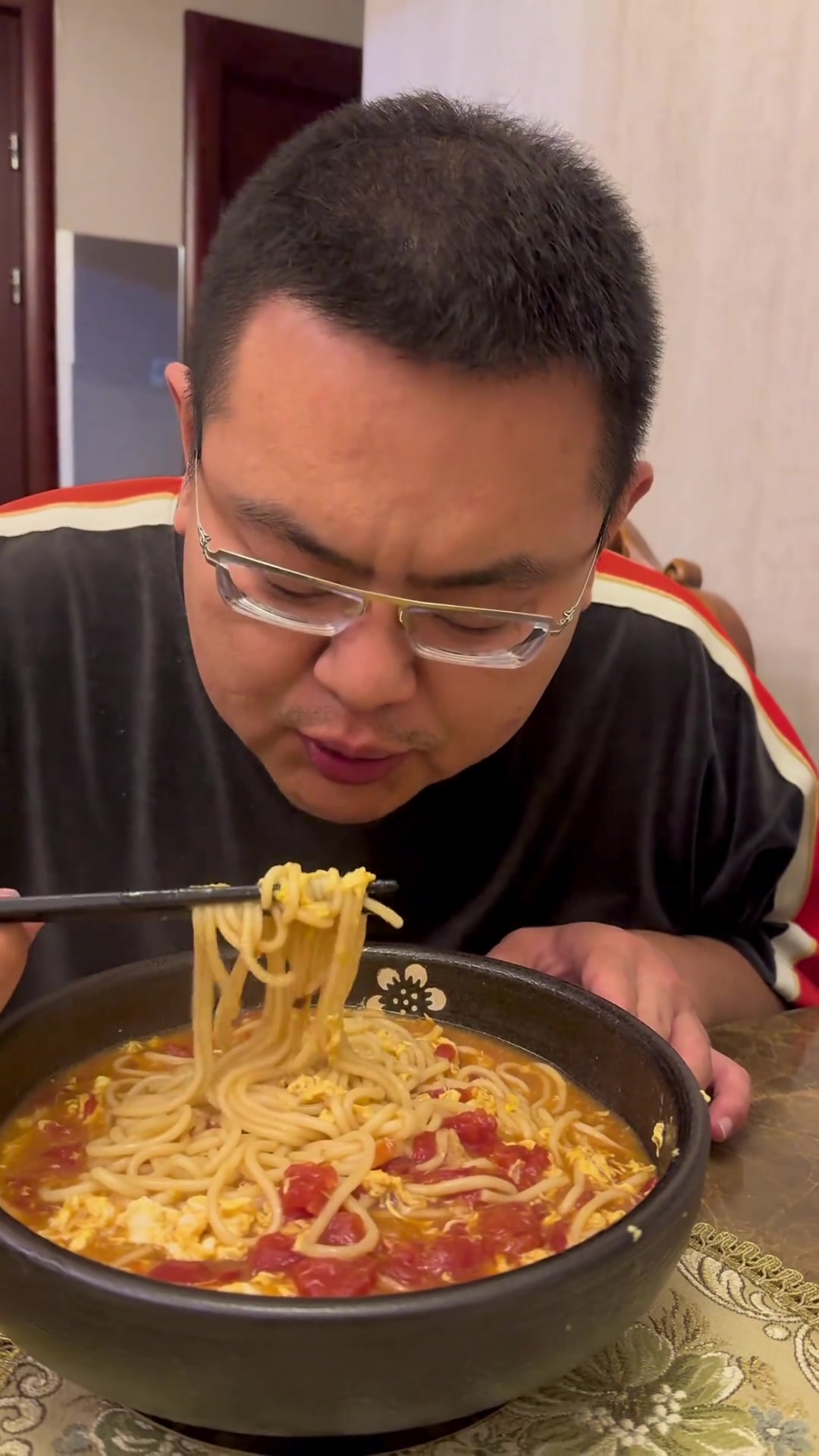 西红柿鸡蛋热汤面,必须要炝锅!