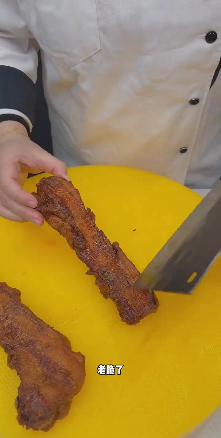 孩子盼着吃的蒜香脆皮五花肉,做法超简单