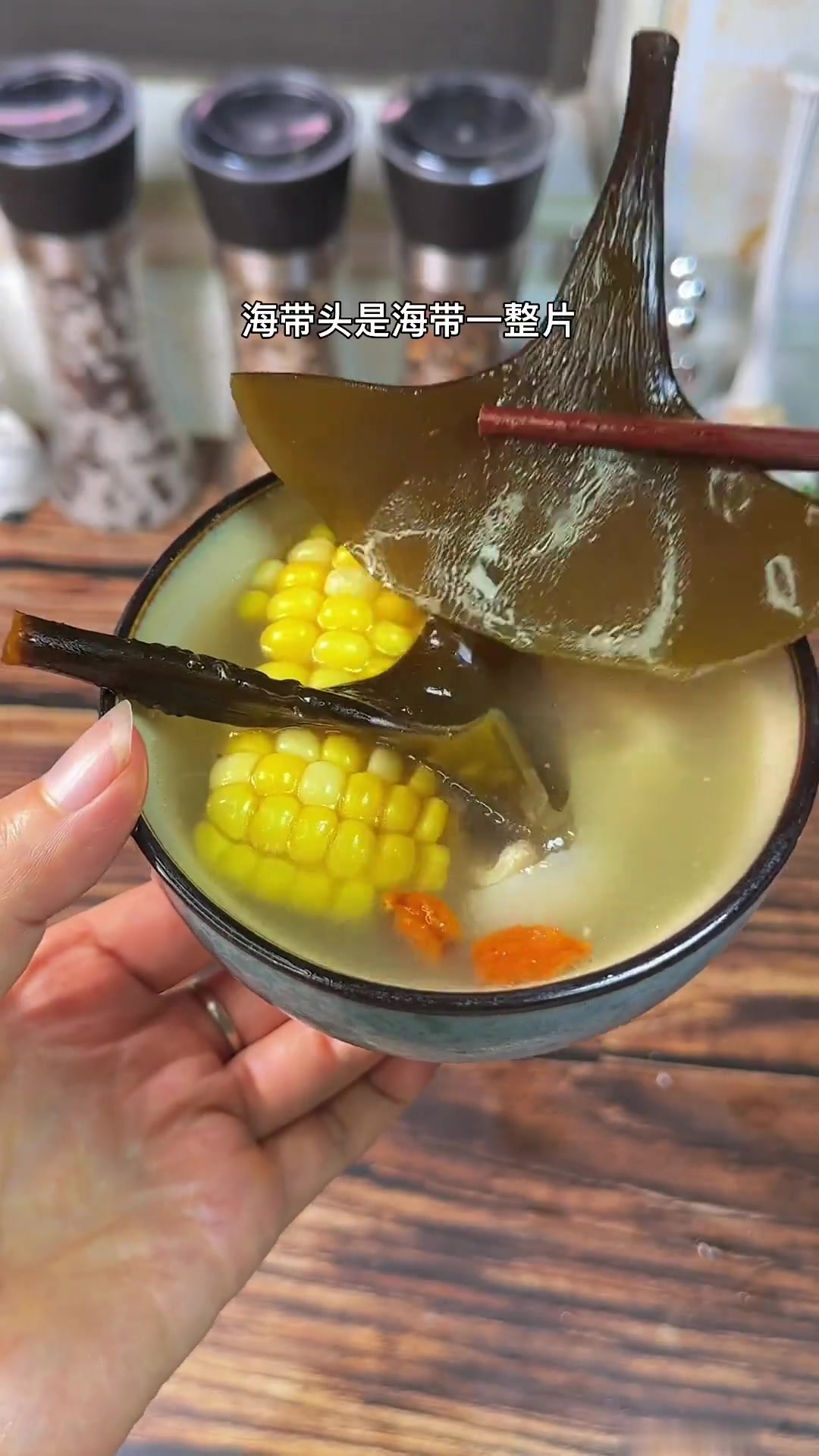 海带头煮猪蹄汤超糯,高压锅十分钟出锅!