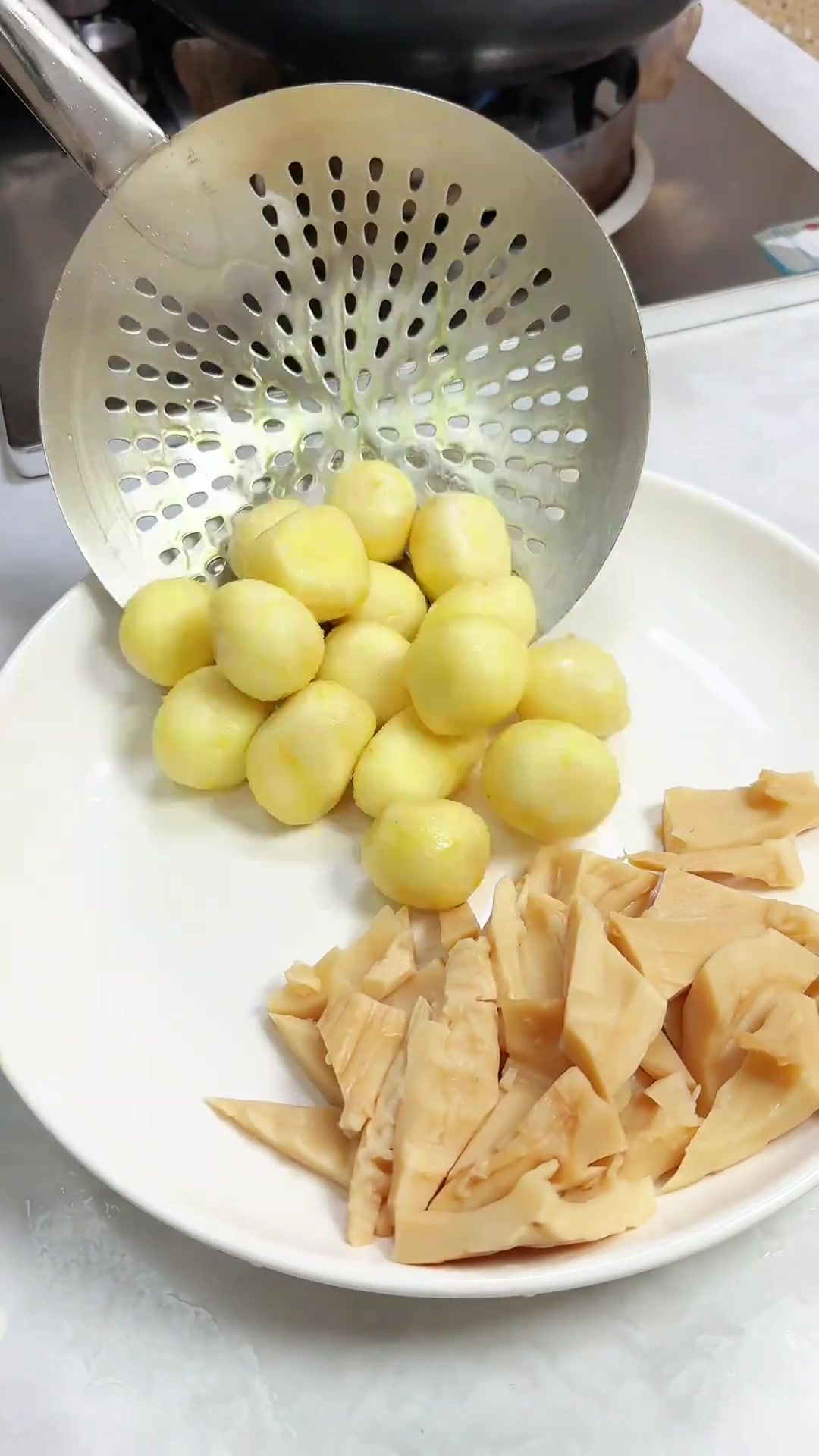 酸爽软糯的酸菜鸡就这样做,安逸