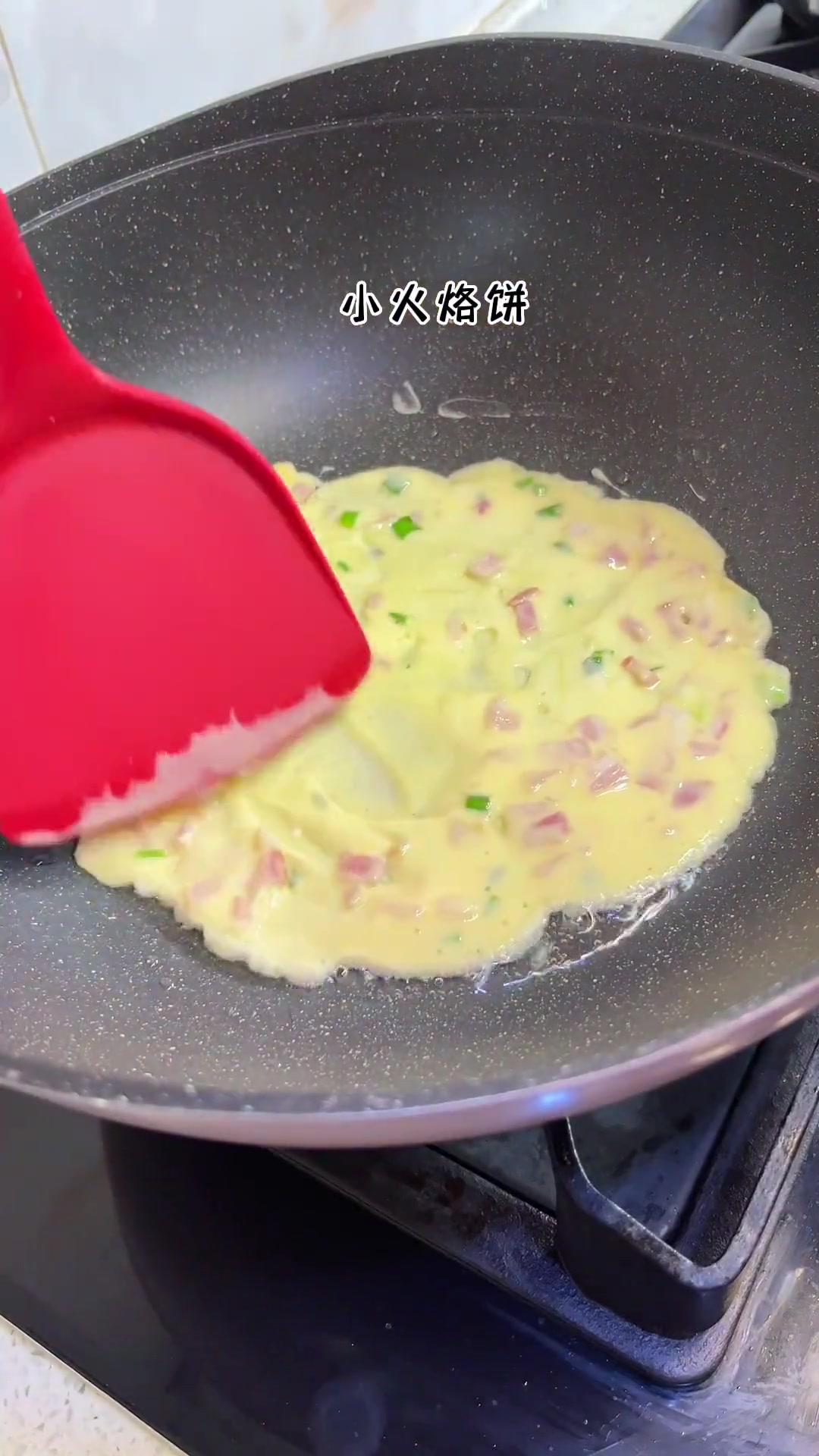 每天都在忙碌着一日三餐,今天中午吃排骨粥和培根鸡蛋饼,简简单单的午餐
