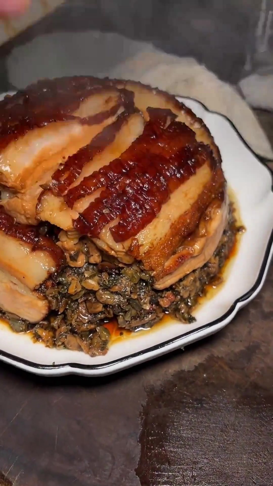 家庭版盐菜蒸烧白,肥瘦相间不腻人,能炫两碗饭