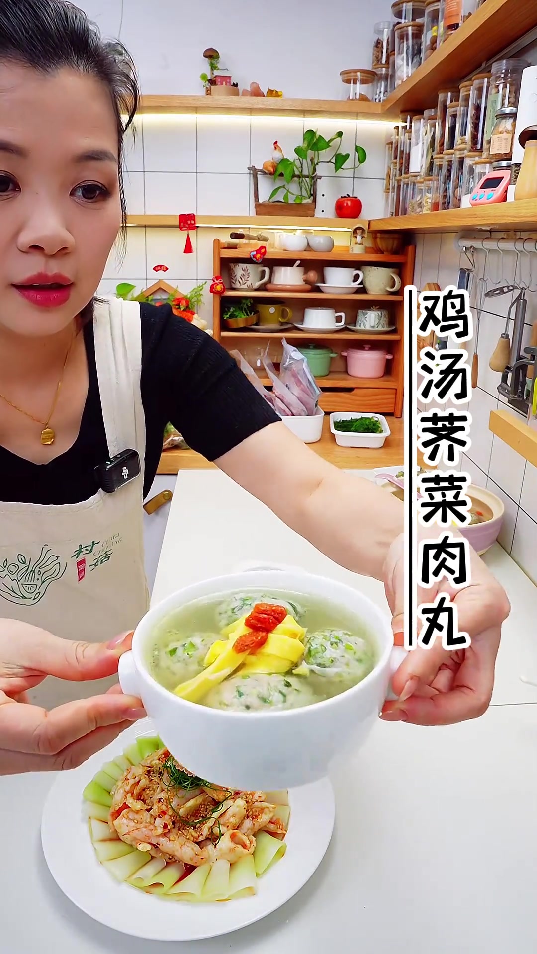 鸡汤荠菜肉丸汤鲜味美,口感滑嫩