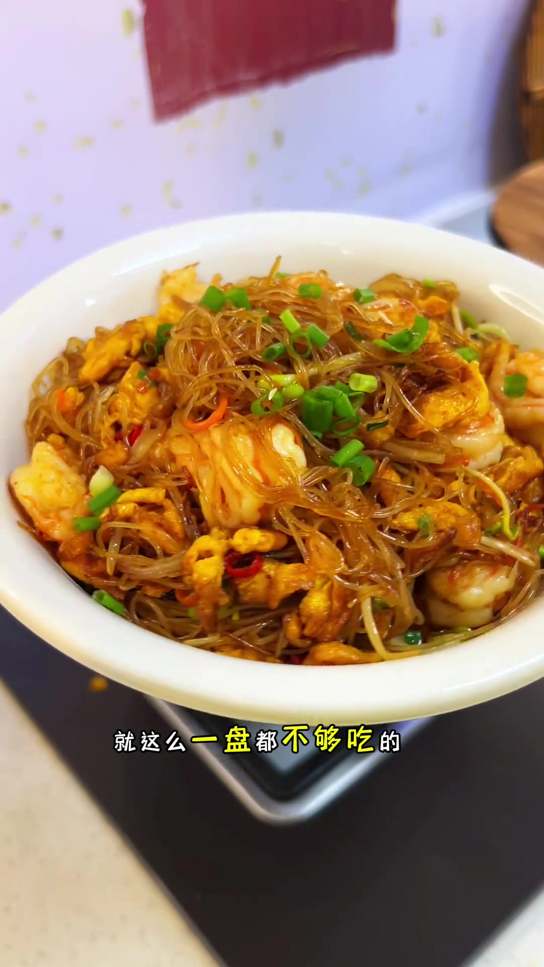 不知道吃什么的时候来一碗炒米粉，有肉有蛋还有菜，做法也非常简单