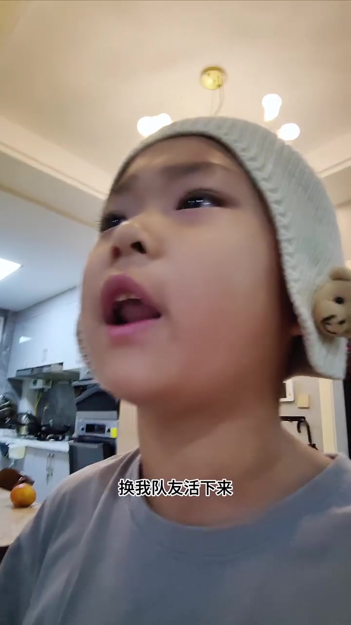 又气人又感人的电影,嘟嘟学会了雄赳赳,气昂昂,跨过鸭绿江!