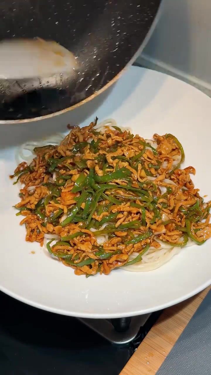 青椒肉丝拌面,香得太过分了!