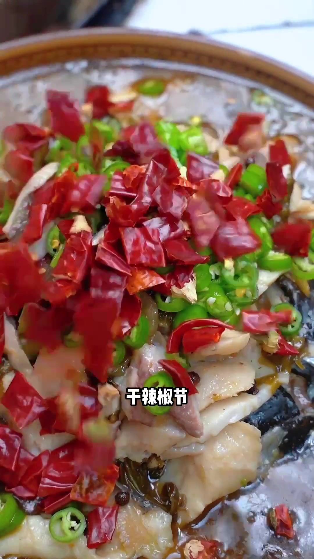 夏天要是没胃口,用这个酸菜鱼调料,做个酸菜鱼,做法简单,新手一看就会,酸辣开胃,鱼肉嫩滑,