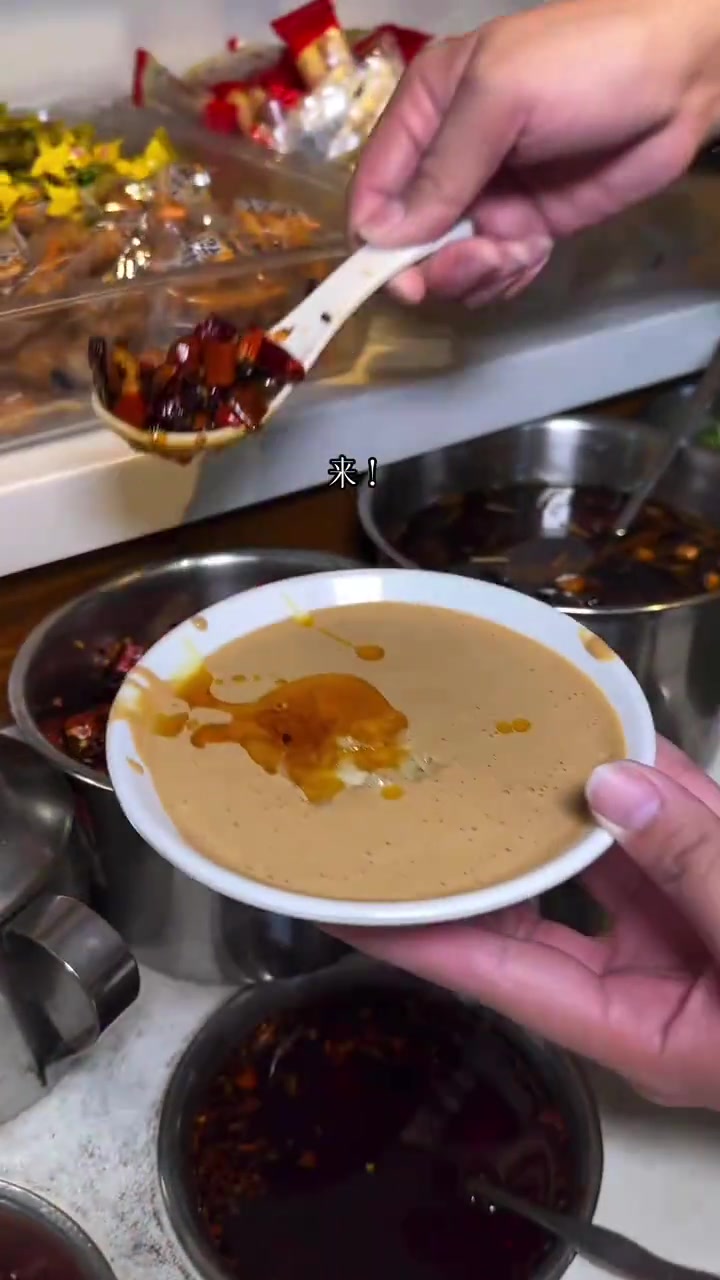 100块钱三斤现切牛羊肉,老北京铜锅涮