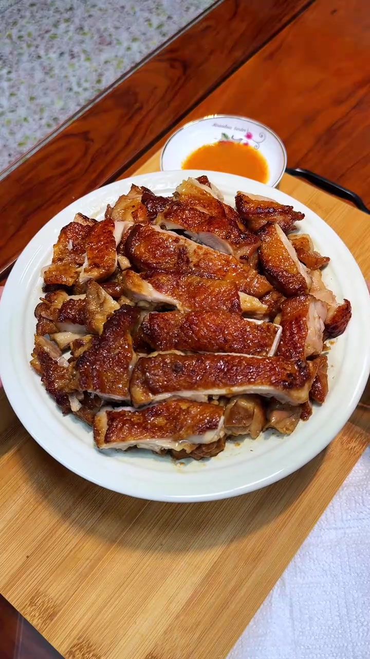 妈妈做的家常晚餐，潮汕菜和香菇韭菜太香啦