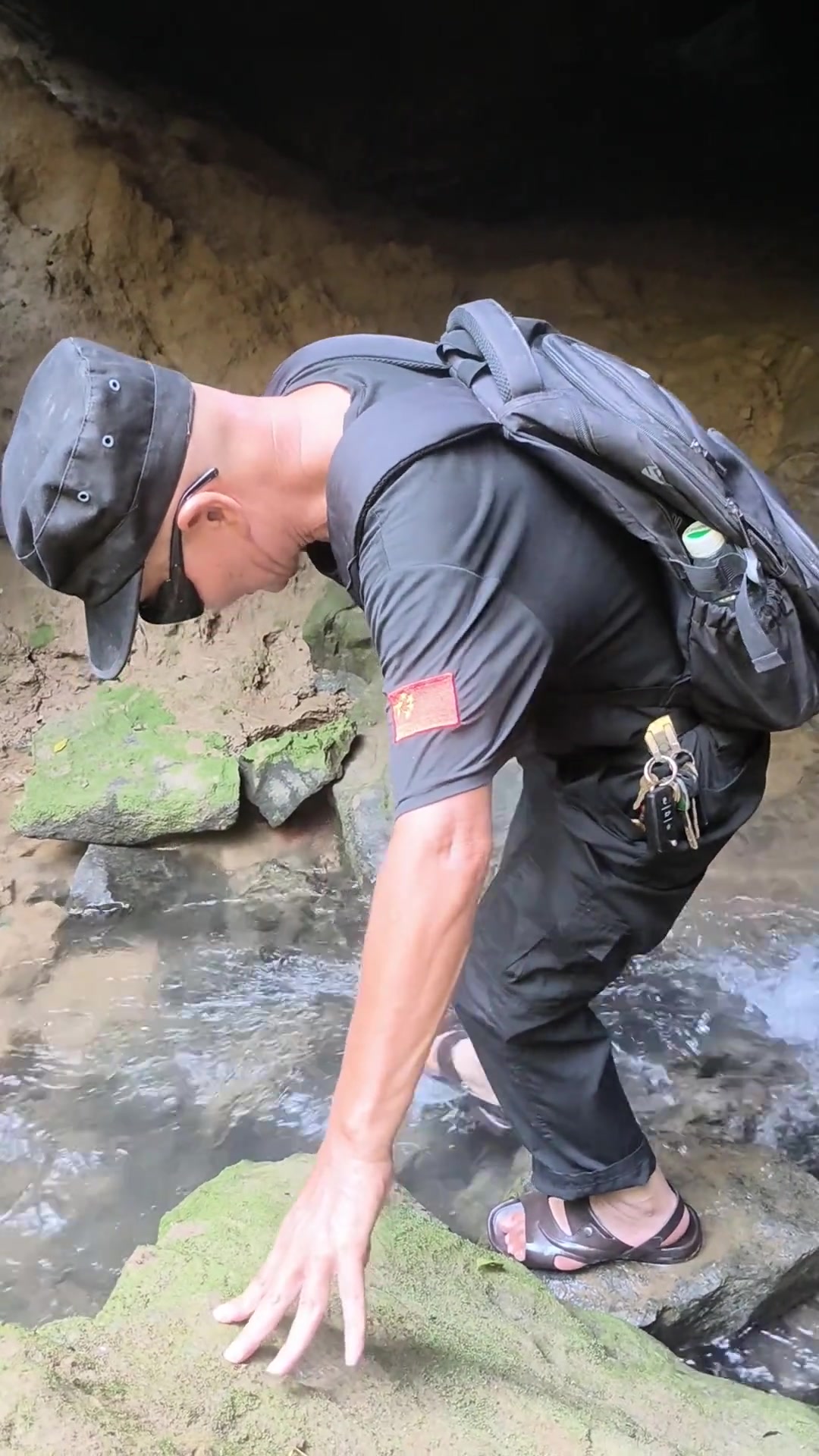 探秘形似鲶鱼嘴的桐木天坑的独特魅力