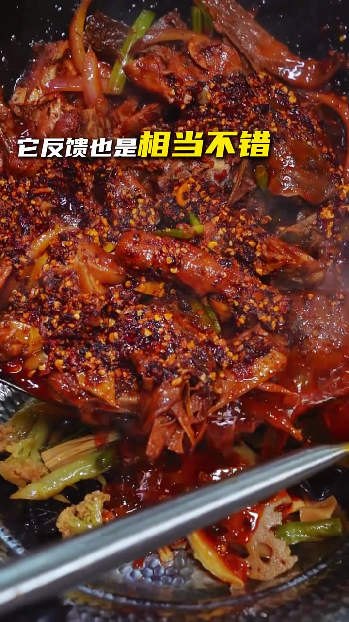 鸭货届全新模式来喽，干锅鸭货煲还有谁没试过！酱料要想味道好，每一步的工艺都不能差，就你们光