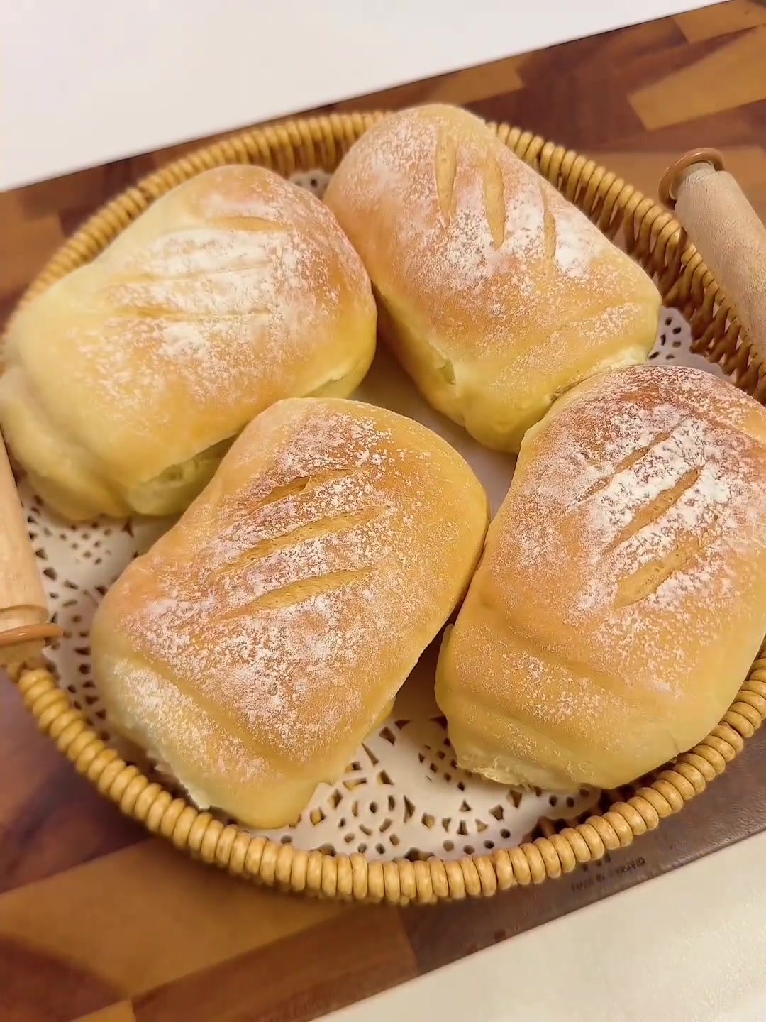 不需要厨师机,无需手套膜,手也能一次成功的牛奶面包卷,真的很好吃