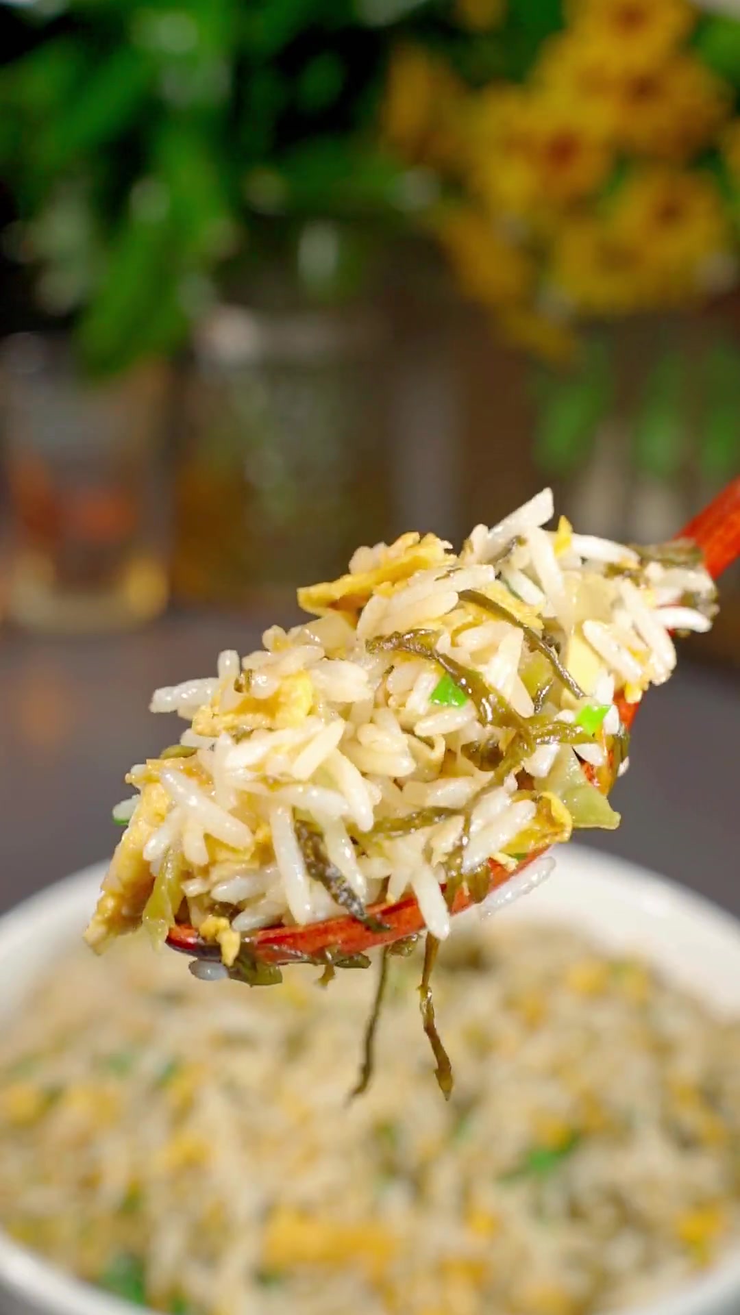 酸菜小笋蛋炒饭好吃到停不下来，越吃越有味