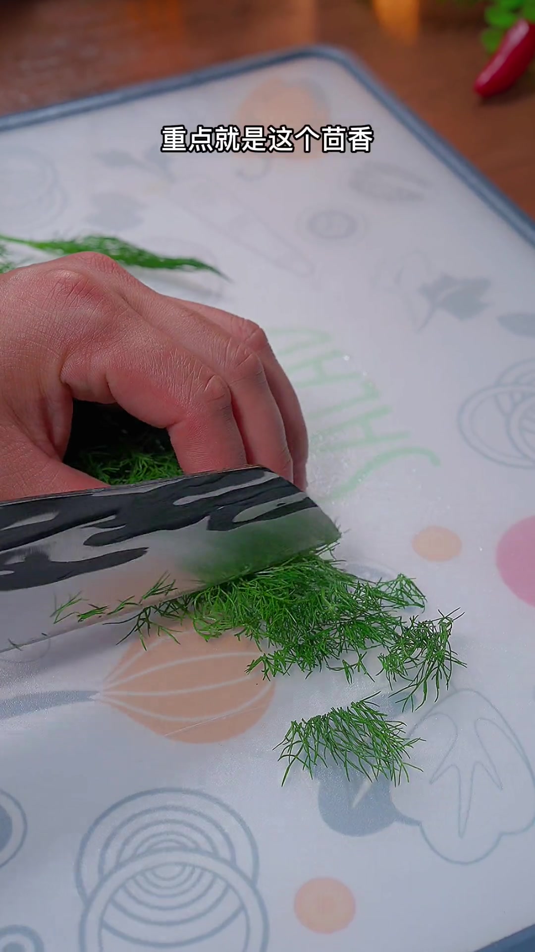 为什么火锅店的小酥肉那么酥脆好吃,到底是用面粉还是淀粉,其实做法很简单,看完您也会了