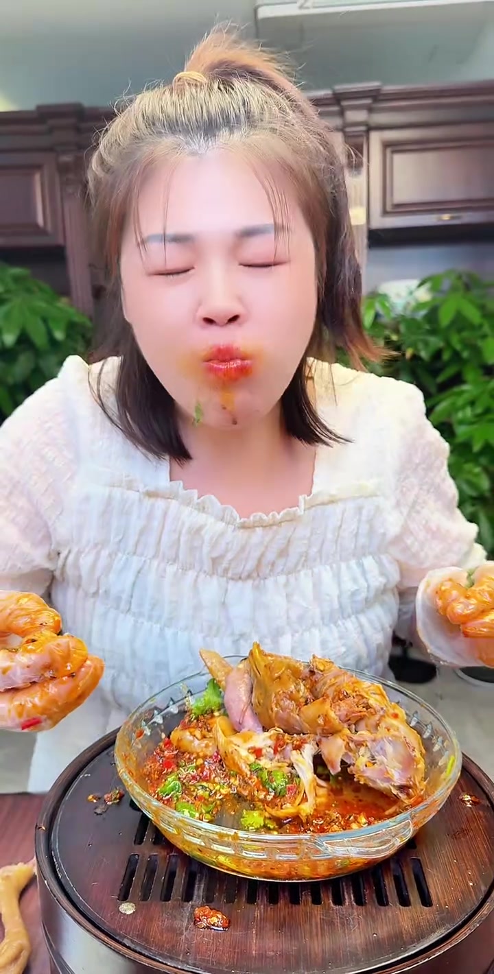老母鸡大台锅炖着吃,原汁原味超香!开吃啦!