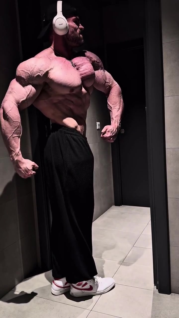 爆炸的肌肉状态!