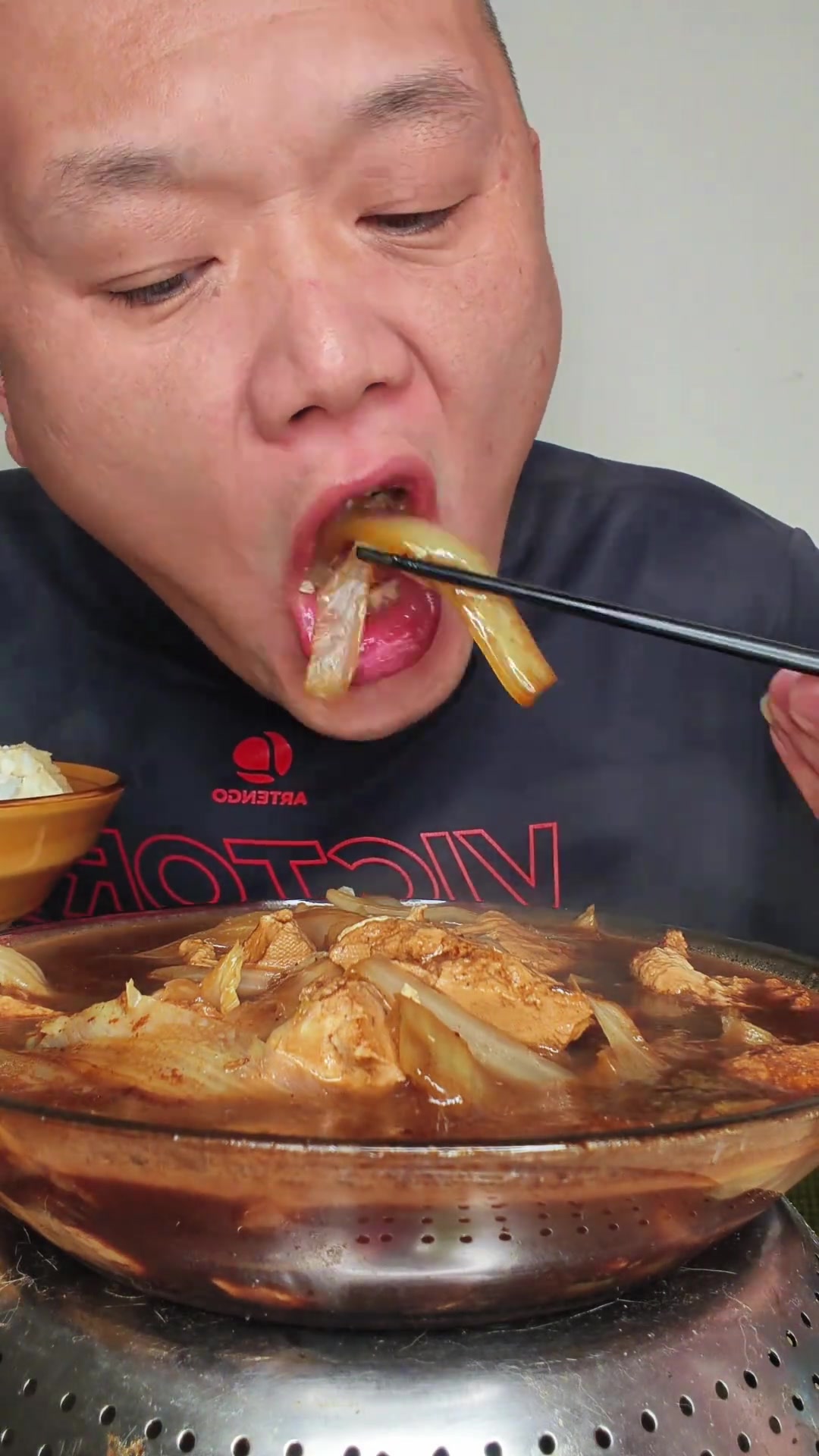红烧肉炖白菜豆腐,汤老香了,快来尝尝!