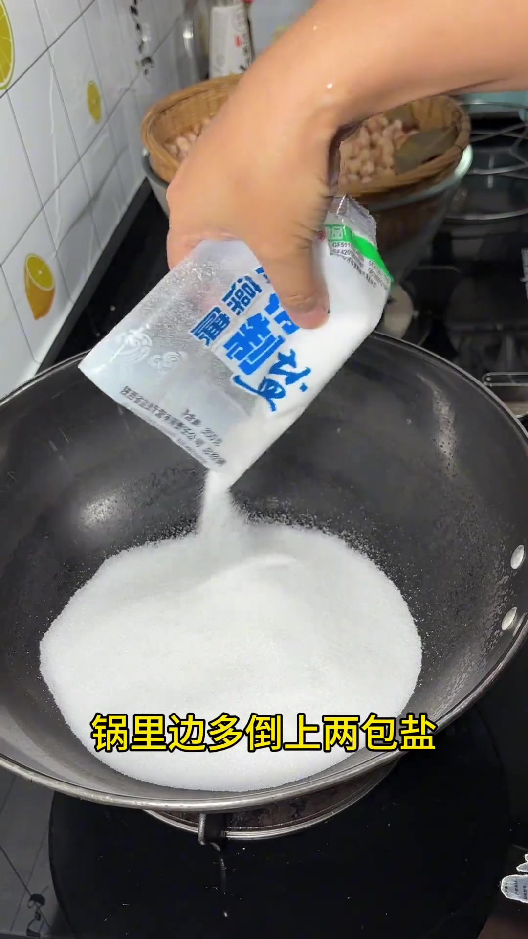 盐炒花生米大家都做过没，吃着酥脆，还不油腻