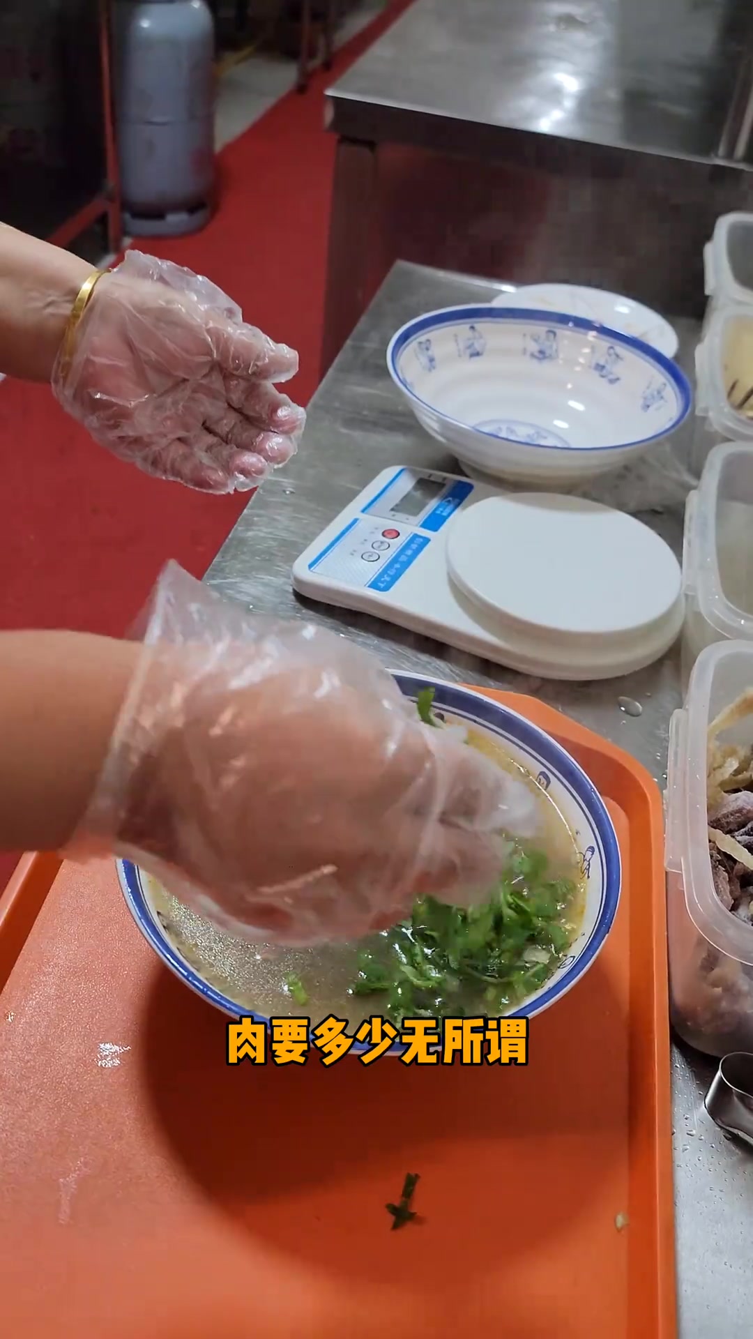 喝淮南牛肉汤,要配葱花酥饼