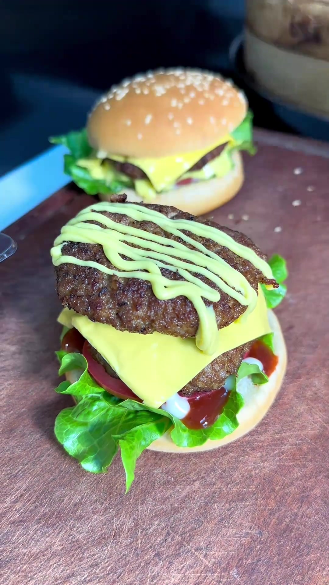 孩子放假馋美食,今日做双层芝士牛肉汉堡,超爱!