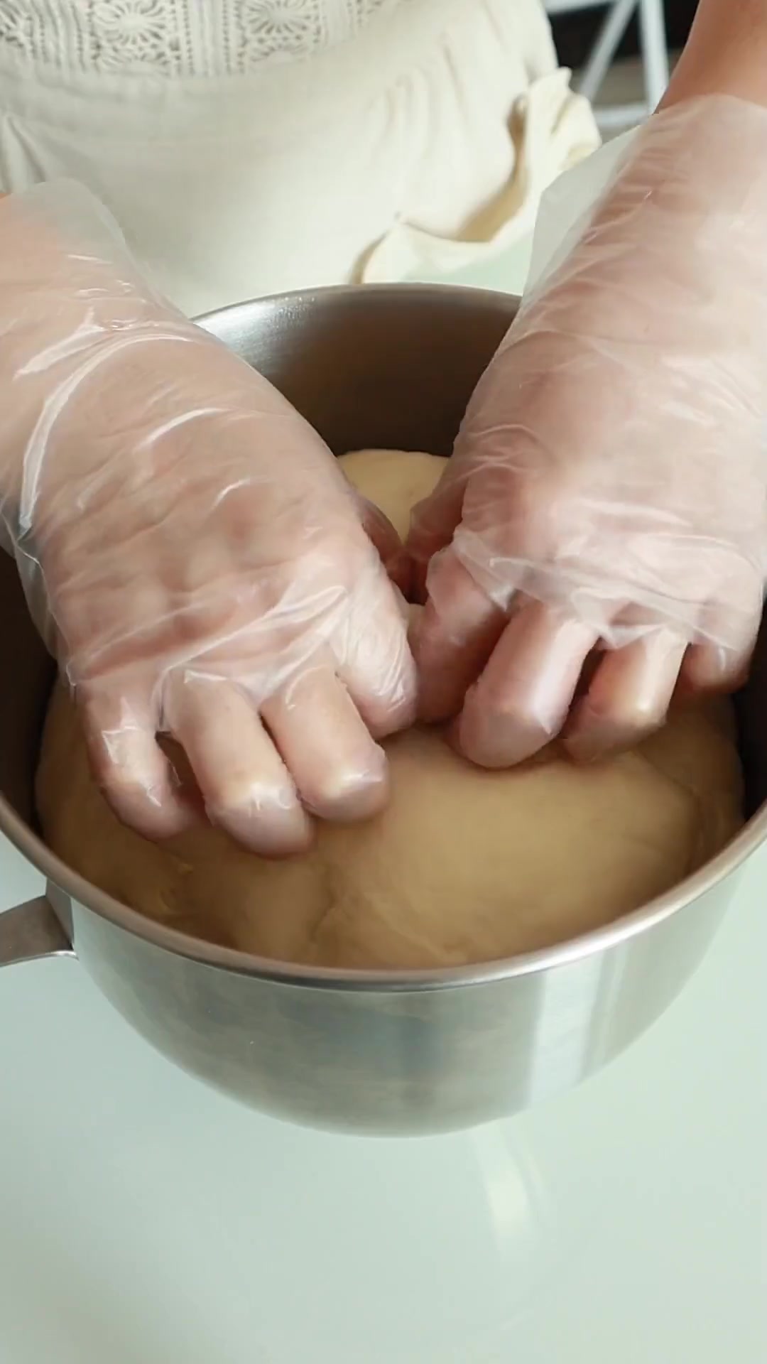 今日自制奶香小面包,松软香浓,快来试试!