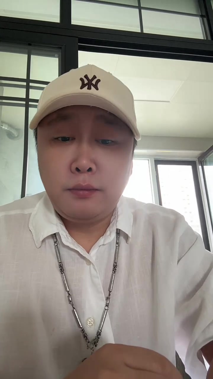10月1日,西贝全国门店正式启动菜品调价,此前网友爆料的“大幅调价”获官方客服确认——内部