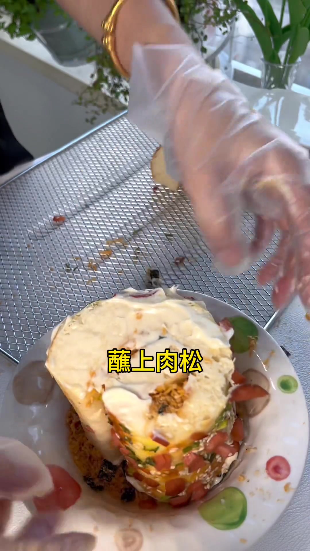 在家轻松复刻面包店同款香葱肉松面包卷,咸香松软好吃不翻车,新手也也能轻松成功