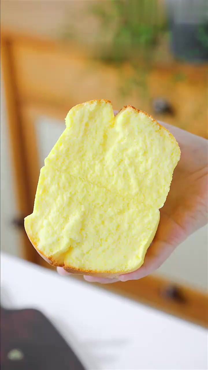 30s教你做一个低卡无油,不会回缩的酸奶蛋糕～