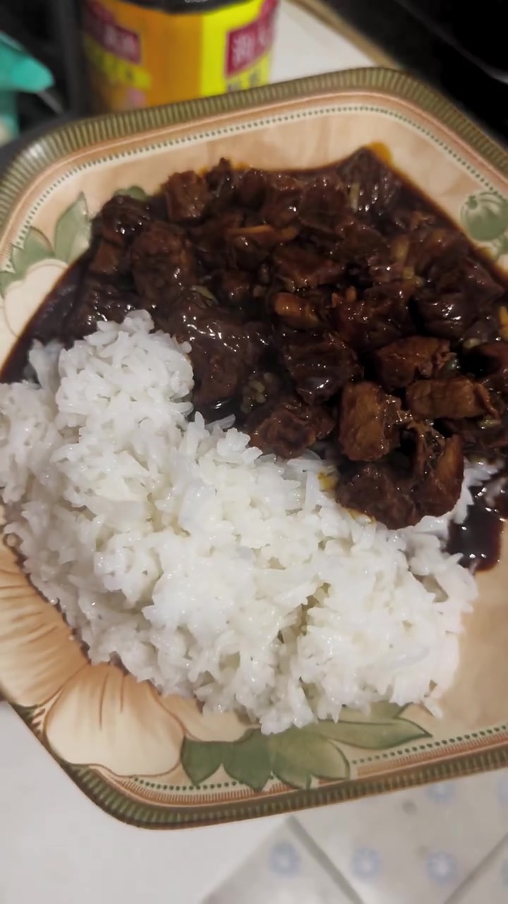用卤牛肉汤做咖喱饭，味道超赞，孩子超爱吃！