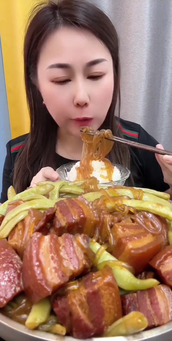红烧肉炖粉条豆角,没人不爱吃这一口吧
