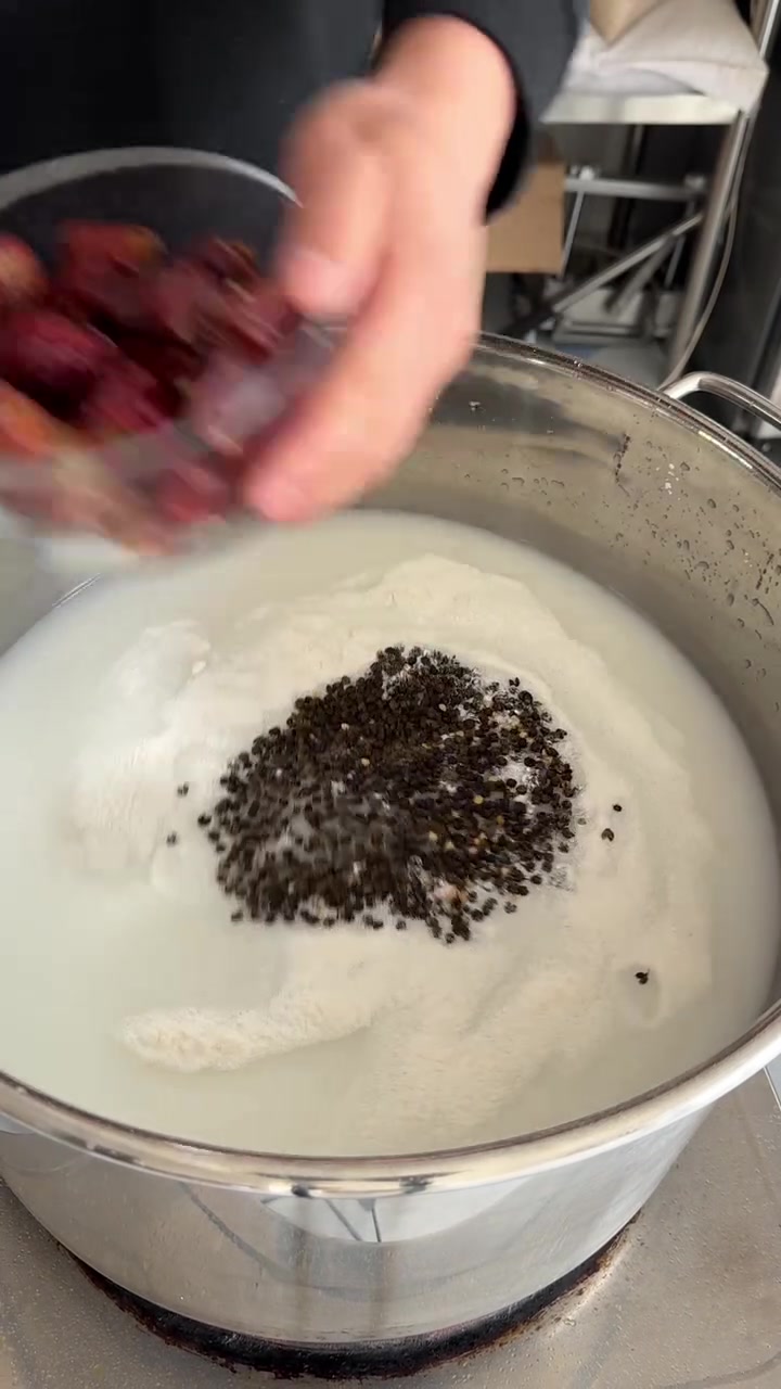 麻辣烫汤底配方大公开!纯牛骨熬制,香到邻居都来问!