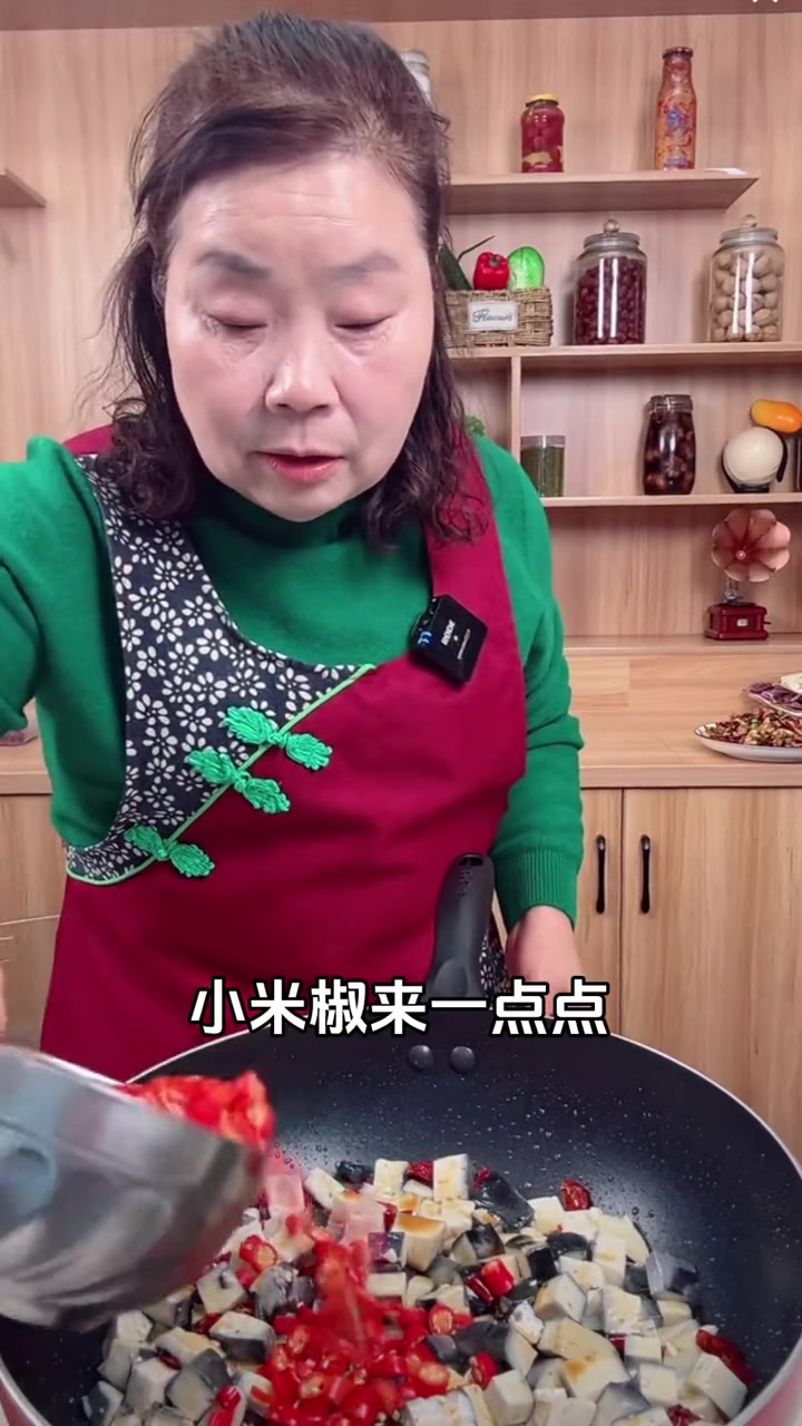 朋友们，今天分享臭豆腐的做法