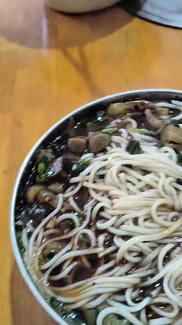 牛肉粉快来我请你们,牛肉粉比羊肉粉都好吃我感觉……