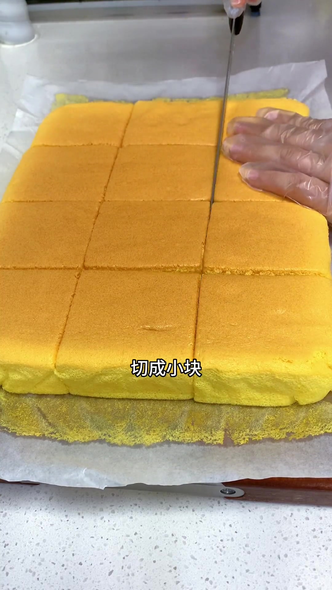 可乐退烧后想吃蛋糕,一大早安排,看她吃饭好幸福