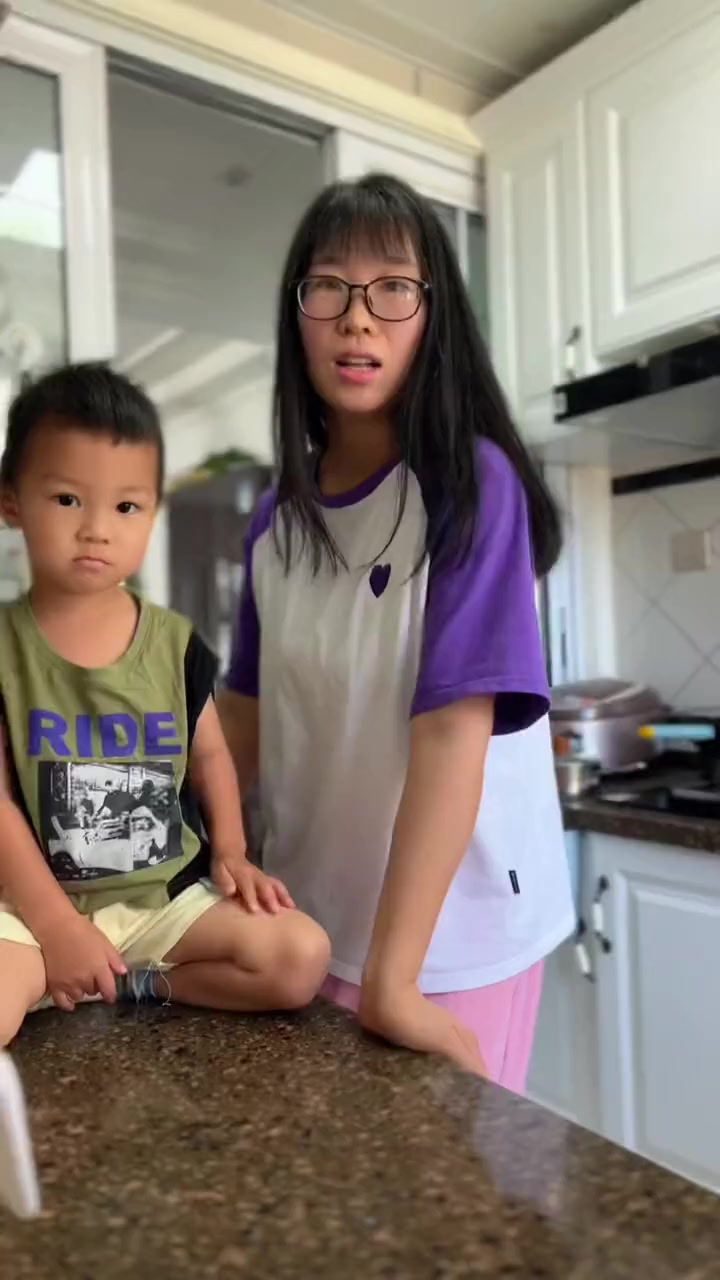 今天宅家和孩子做了好吃的豆腐炖鱼~南瓜花卷~紫菜蛋花汤~又是美味的一天~