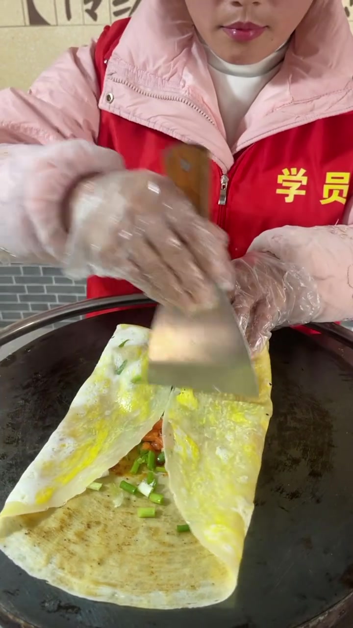 煎饼果子的做法，来看看