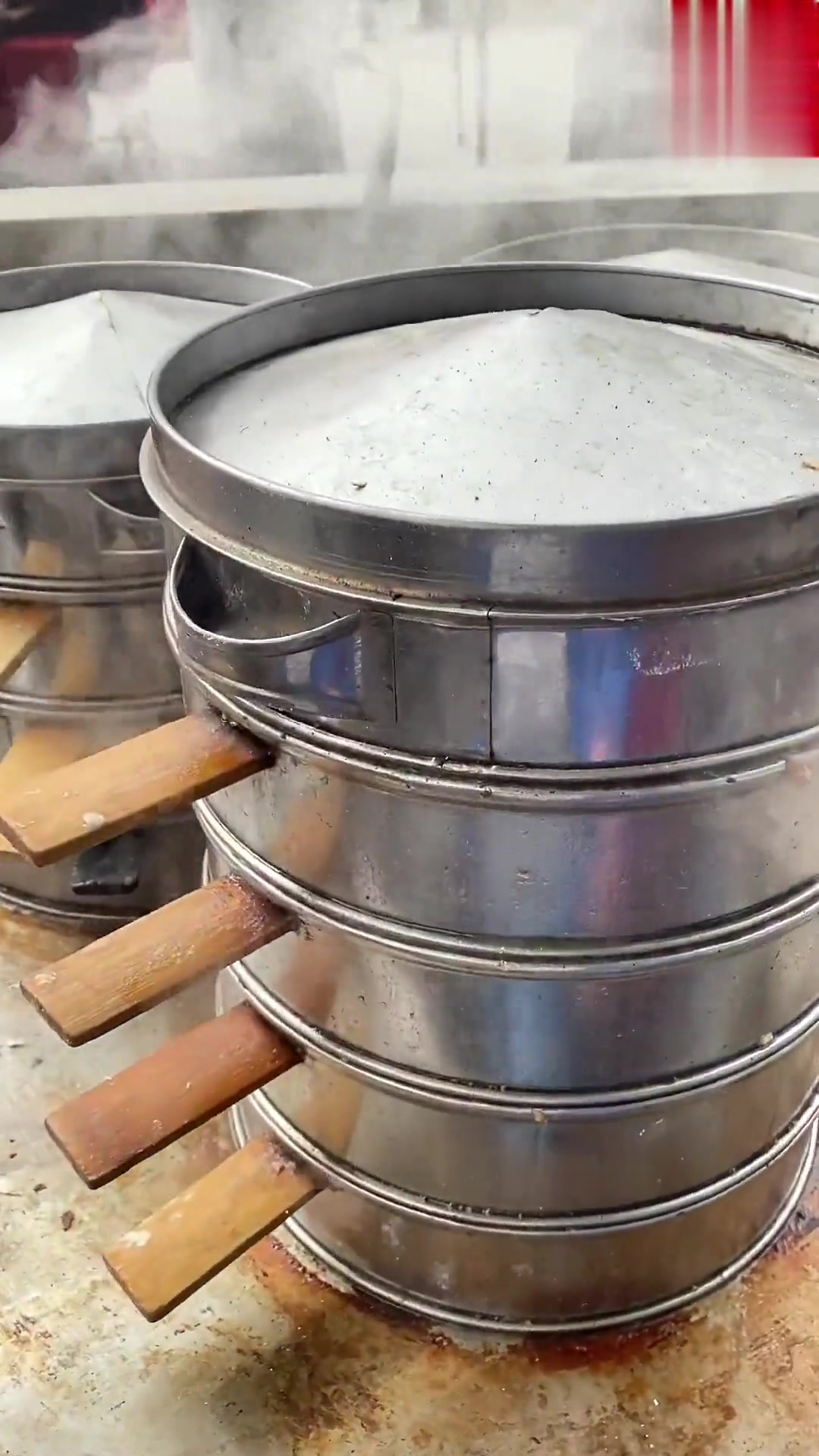 对薄皮包子的爱是一种情怀,也许在巴扎上才能吃出它真正的味道。品味美食需要一个环境和心情,老