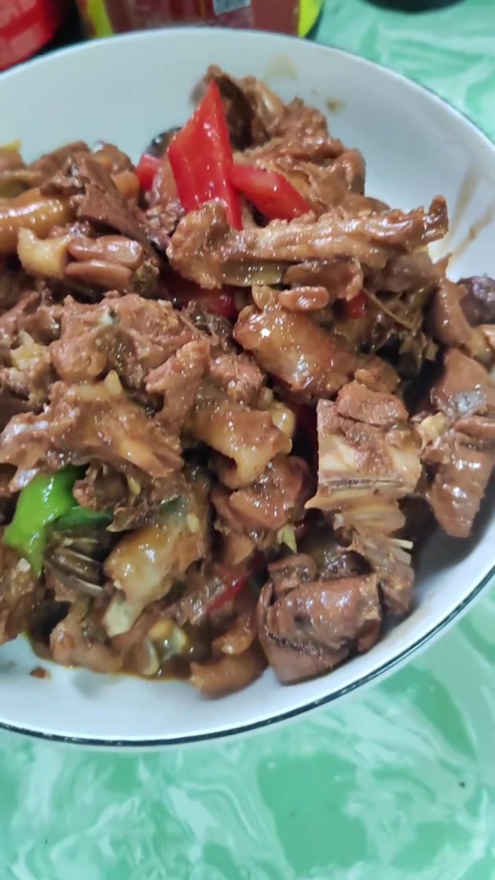今天分享红烧鸡。有喜欢的吗?