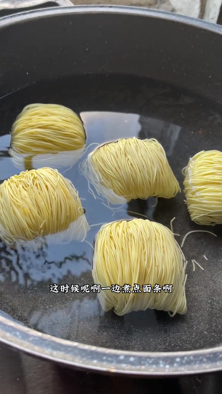 鱼卤面，鱼肉打卤面