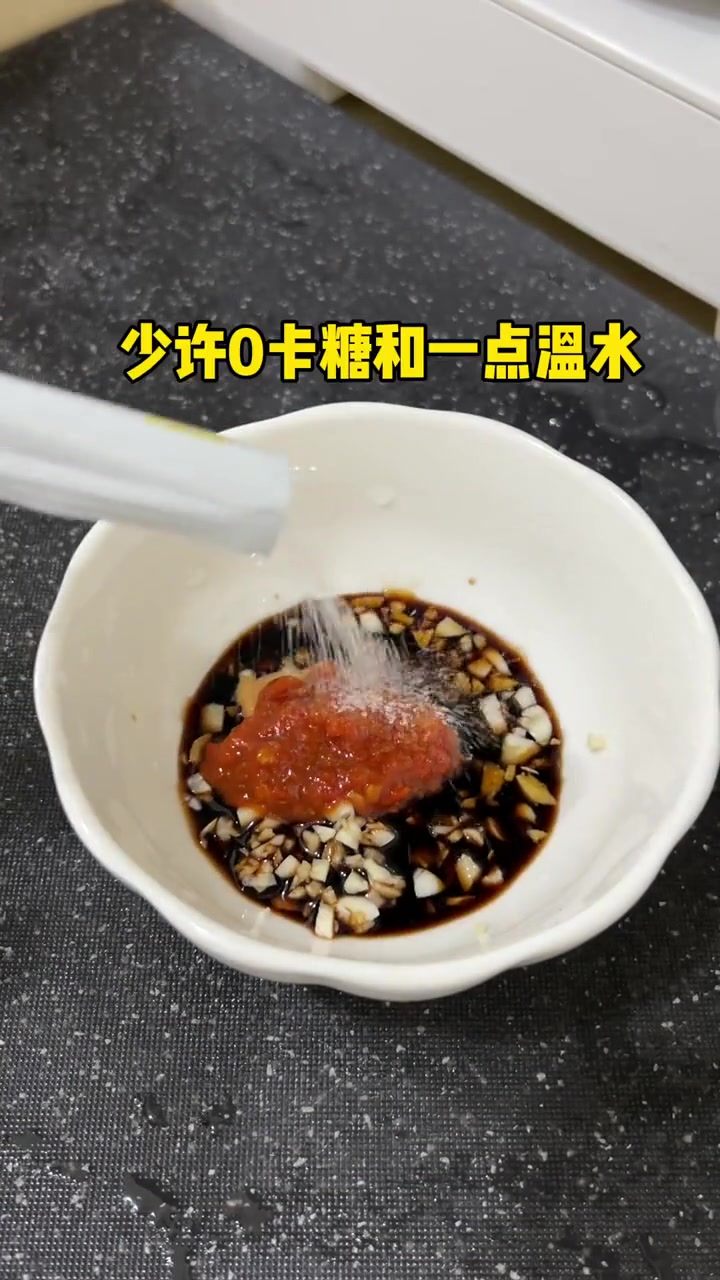 吃腻了普通荞麦面的吃法，你就试试这个麻酱鸡丝拌面，好吃又解馋