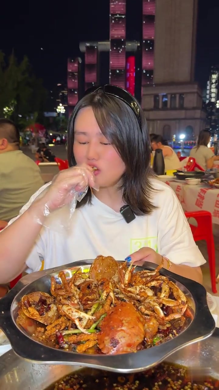 来重庆一边看江景一边吃地道江湖菜