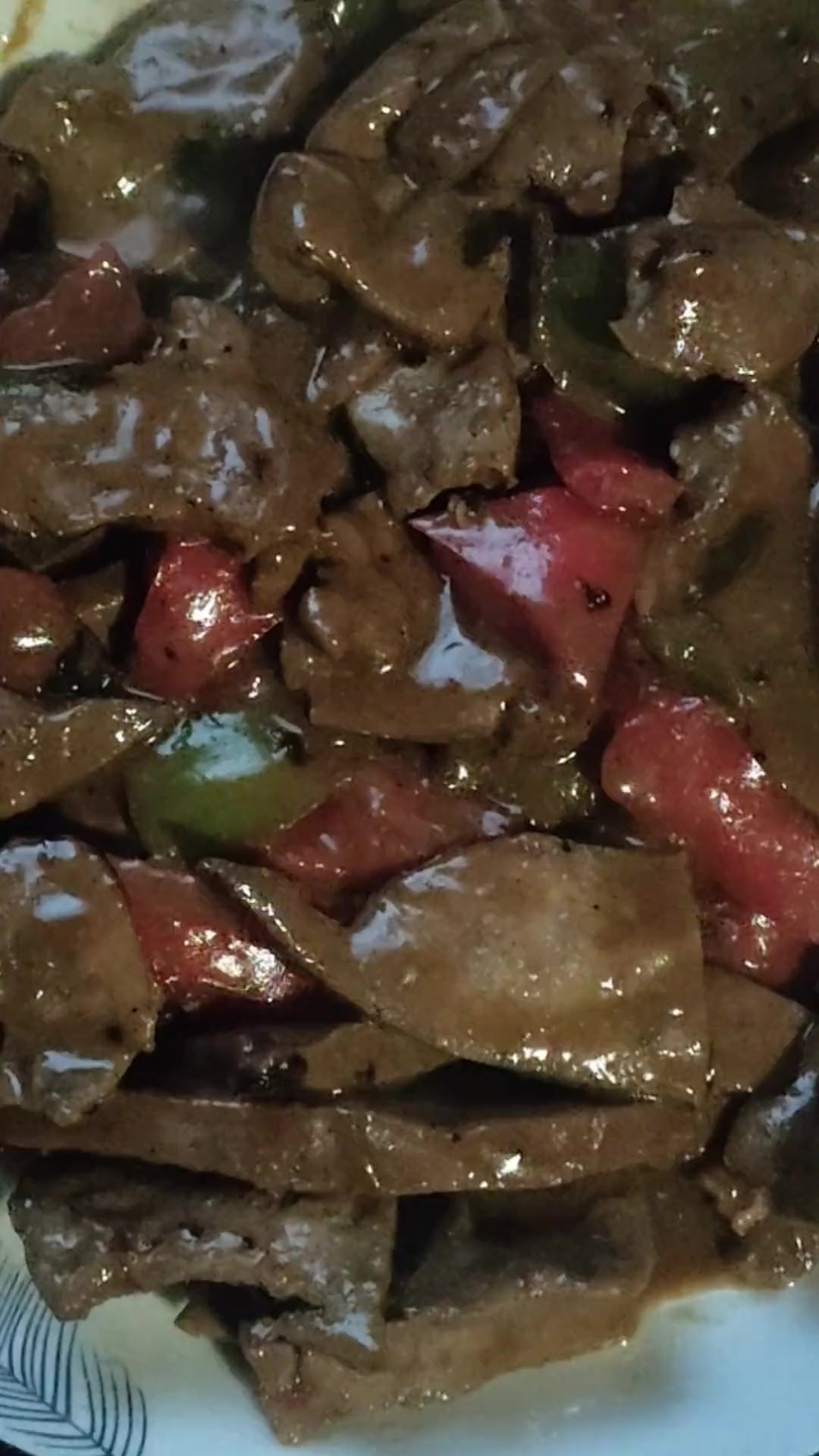今晚烧酱爆猪肝,配上海鼎丰甜面酱,味道超赞!