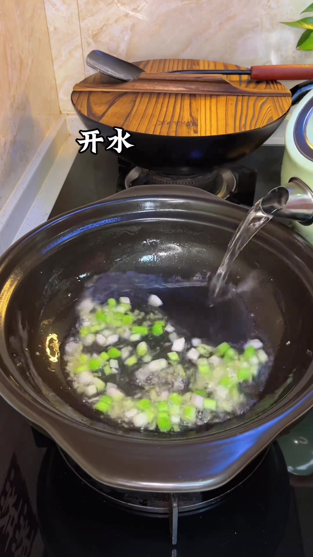 大人小孩都无法拒绝的番茄小汤锅,可以喝汤,酸爽开胃,赶紧安排起来吧