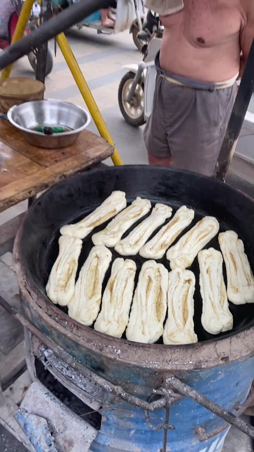 任丘吊炉烧饼,烧饼外焦里嫩,面香四溢