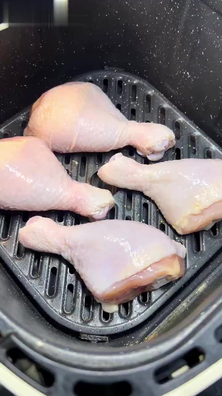 空气炸锅脆皮烤鸡腿,香酥可口,鲜嫩多汁,孩子馋的哇哇叫～